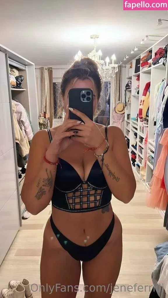 Jenefer R. Onlyfans Photo Gallery 