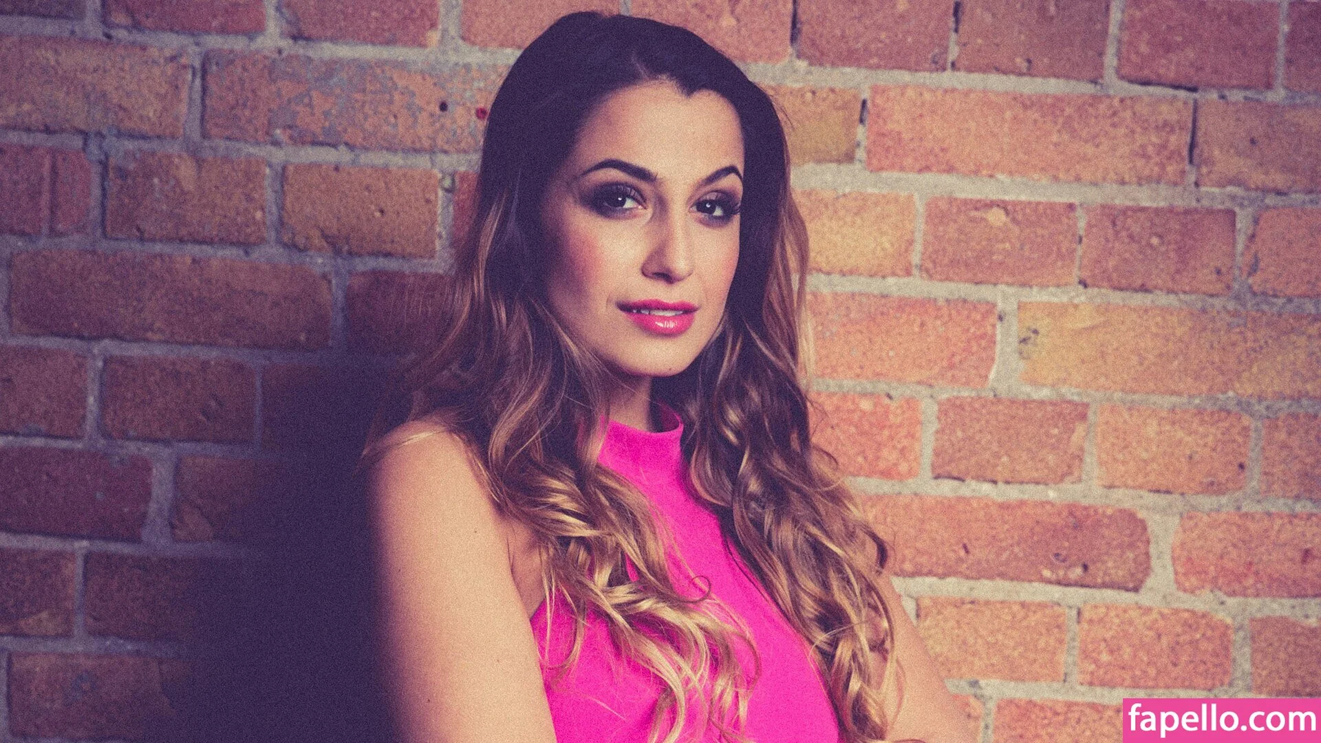 Jenefer R. Onlyfans Photo Gallery 