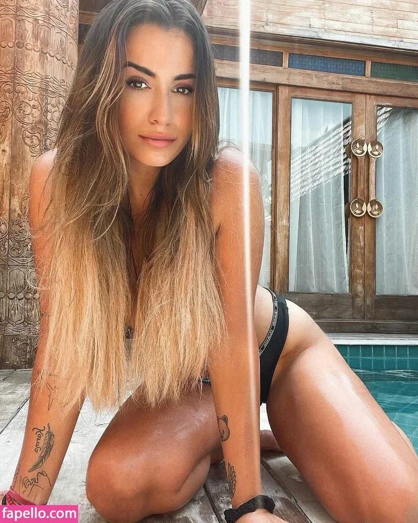 Jenefer R. Onlyfans Photo Gallery 