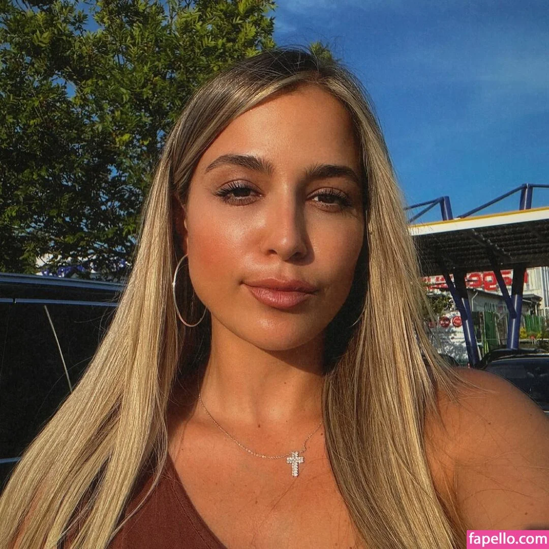 Jenefer R. Onlyfans Photo Gallery 