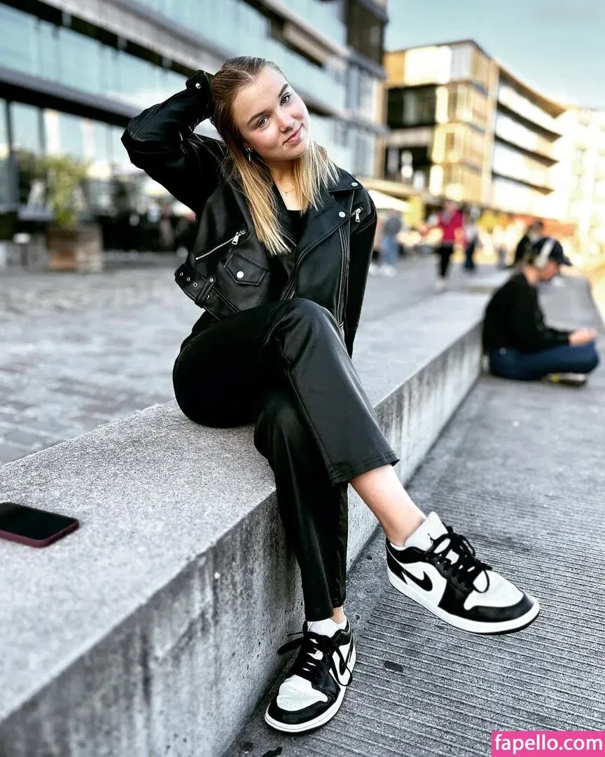 Merle Amèlie Onlyfans Photo Gallery 