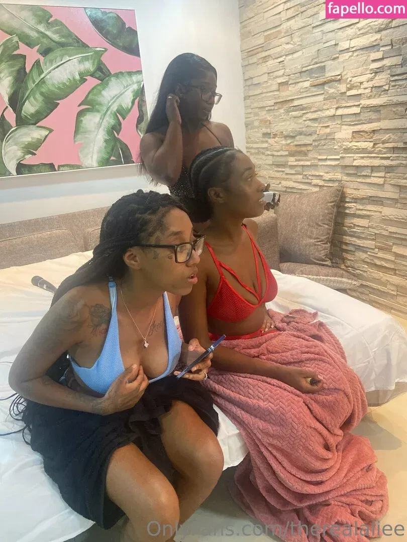 therealaliee Onlyfans Photo Gallery 