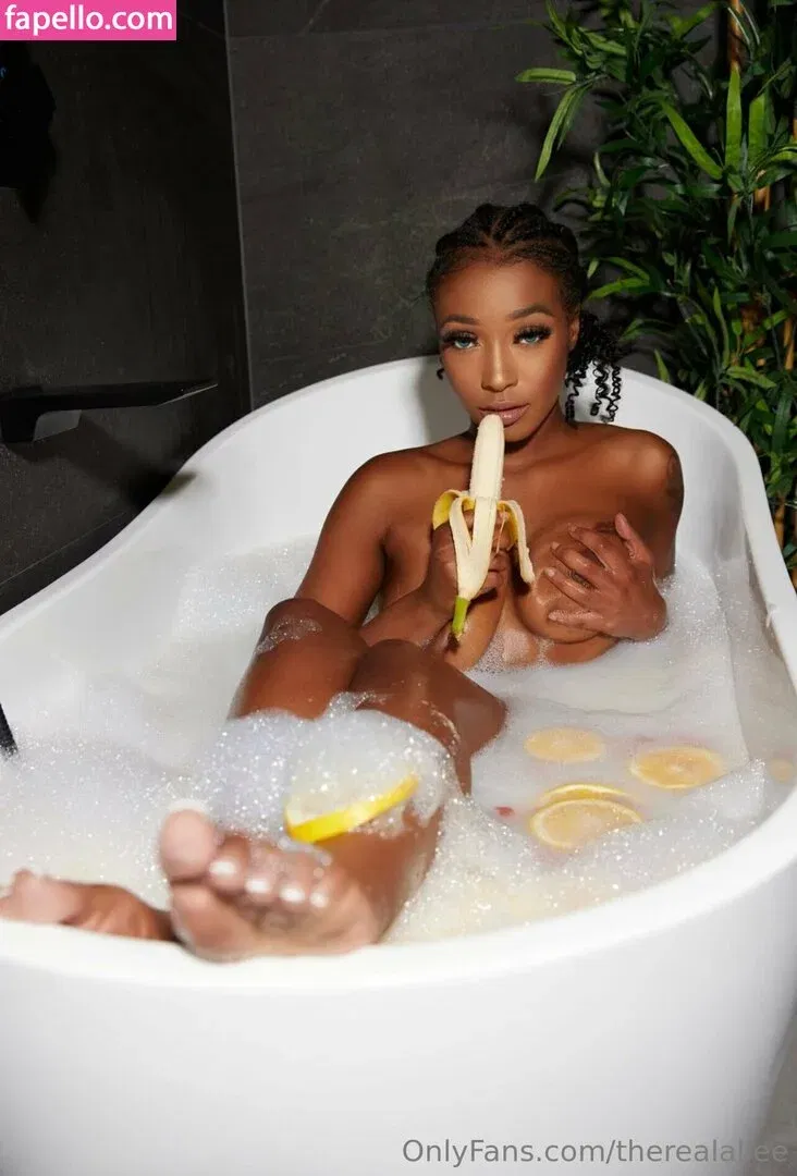 therealaliee Onlyfans Photo Gallery 