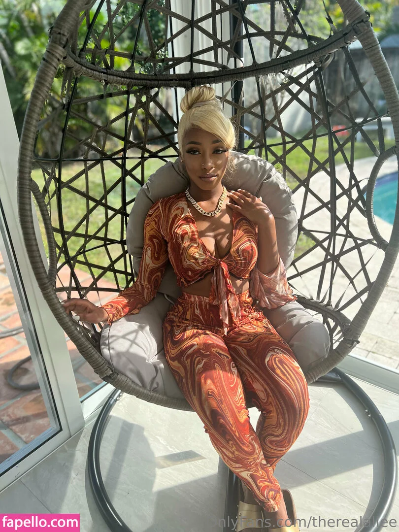 therealaliee Onlyfans Photo Gallery 