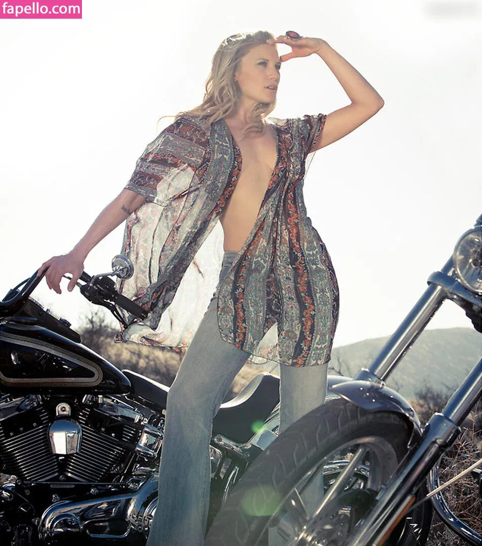 Katee Sackhoff Onlyfans Photo Gallery 