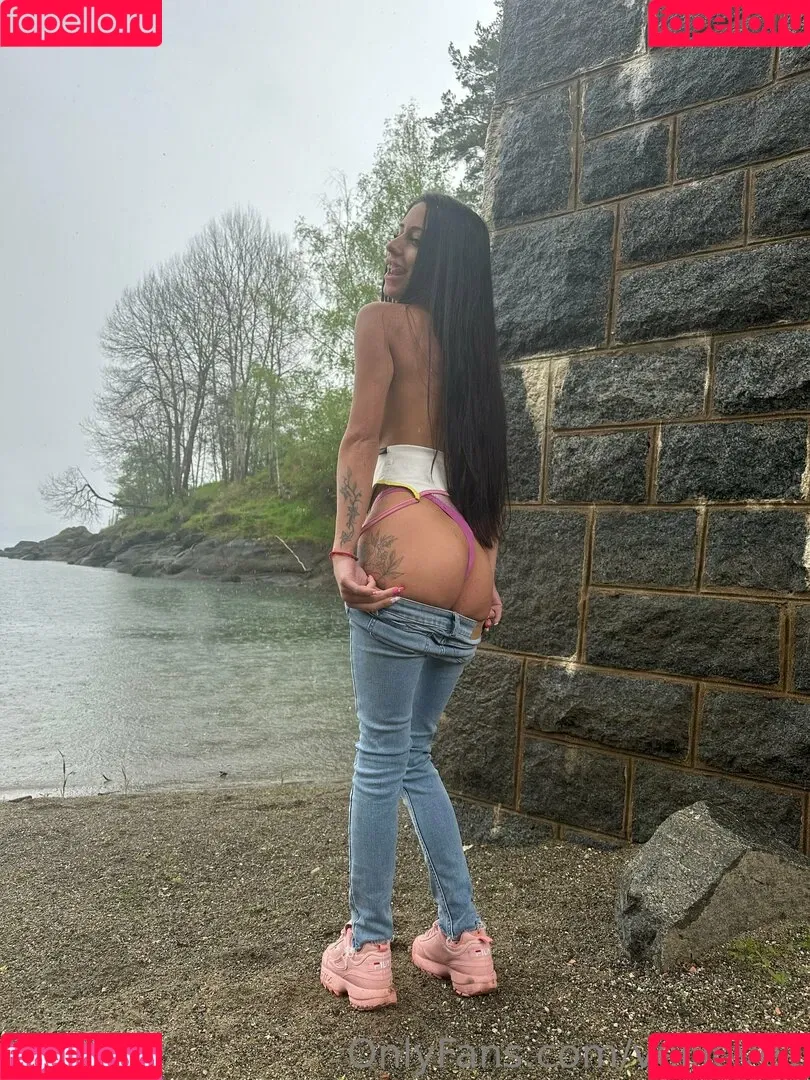 velilove1 Onlyfans Photo Gallery 