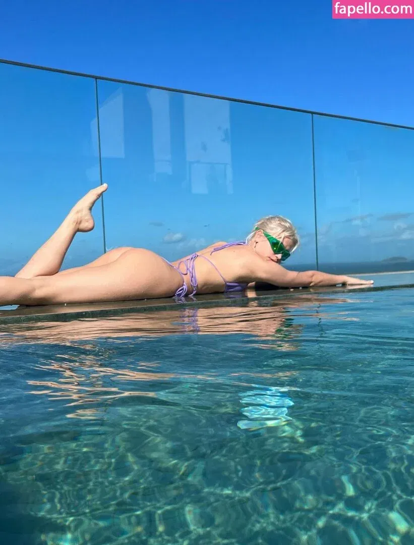 r.julya Onlyfans Photo Gallery 