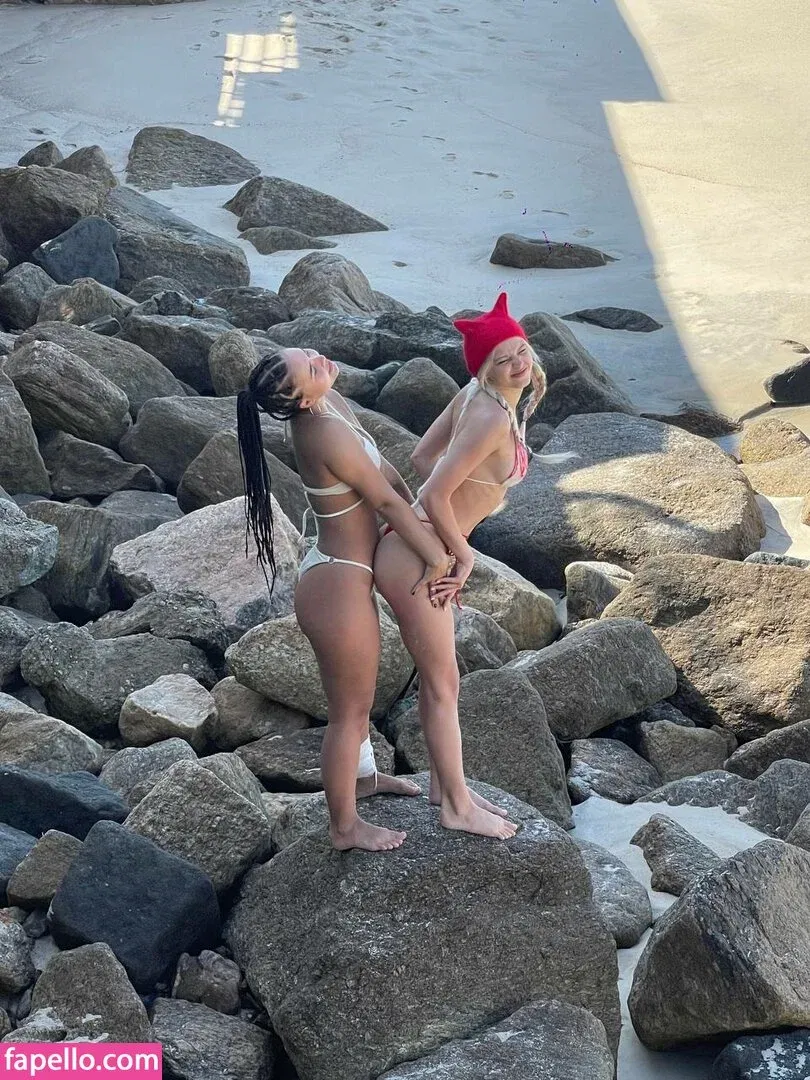 r.julya Onlyfans Photo Gallery 