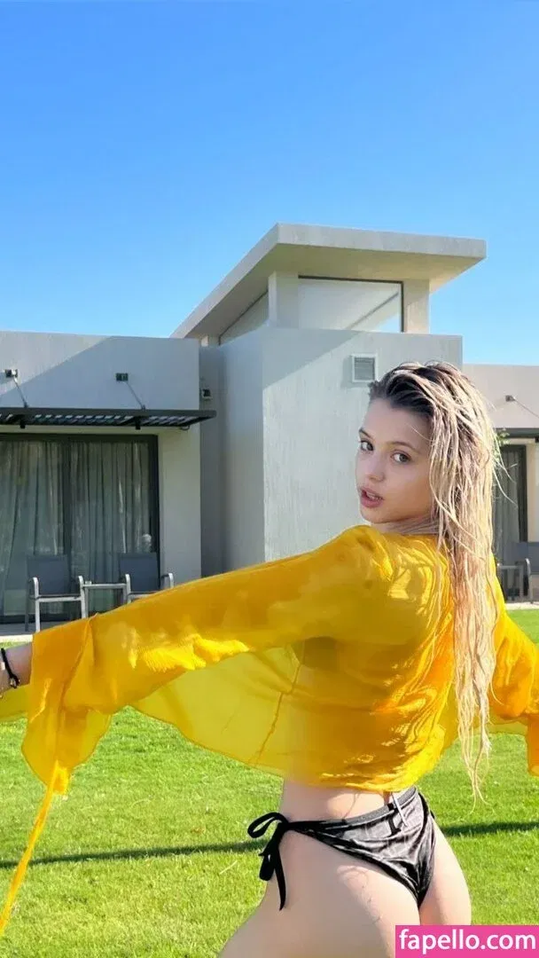 r.julya Onlyfans Photo Gallery 