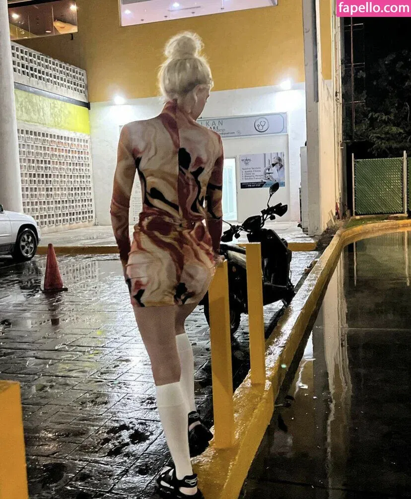 r.julya Onlyfans Photo Gallery 