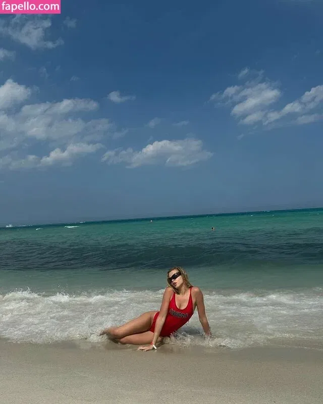 r.julya Onlyfans Photo Gallery 