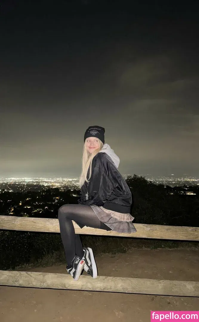 r.julya Onlyfans Photo Gallery 