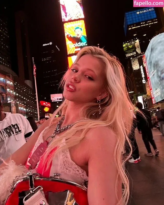 r.julya Onlyfans Photo Gallery 