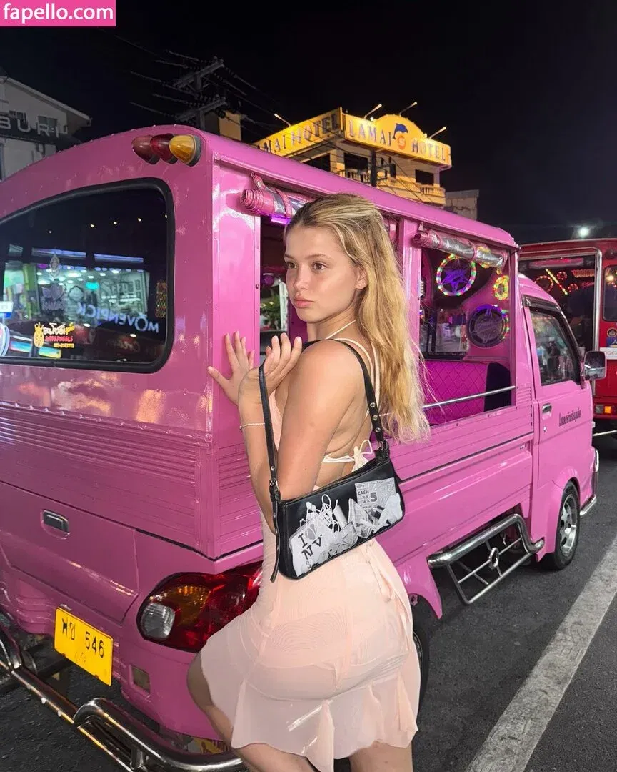 r.julya Onlyfans Photo Gallery 