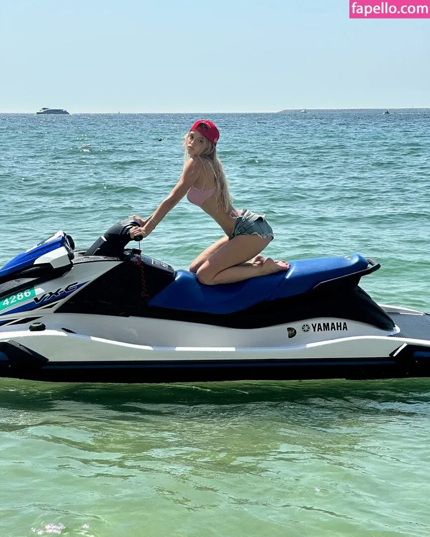 r.julya Onlyfans Photo Gallery 