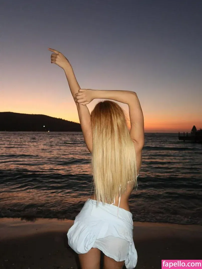 r.julya Onlyfans Photo Gallery 