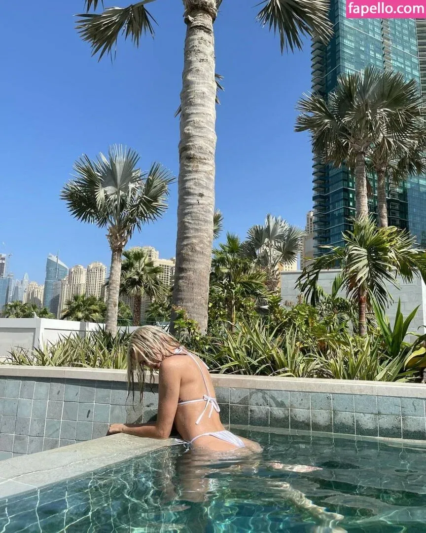 r.julya Onlyfans Photo Gallery 