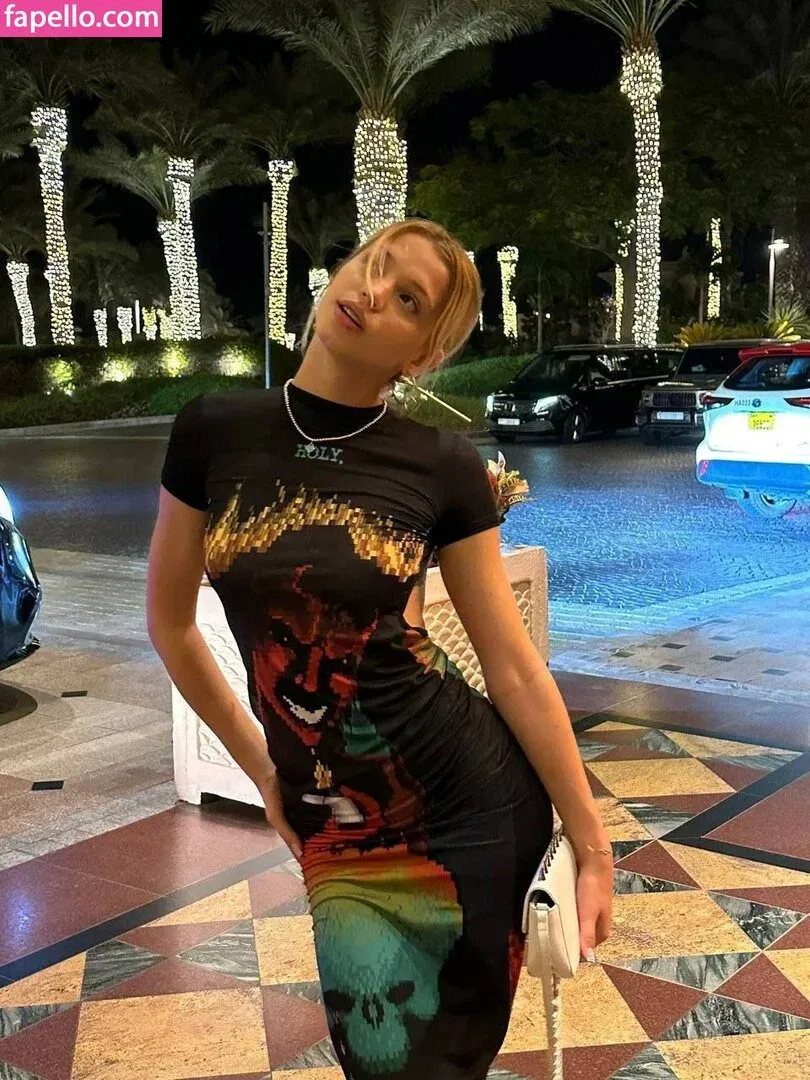 r.julya Onlyfans Photo Gallery 