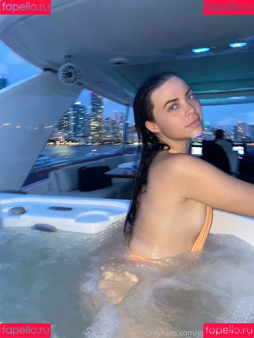 withlovesaraxo Onlyfans Photo Gallery 