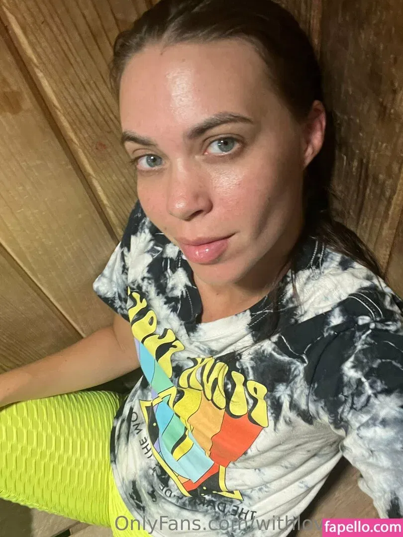 withlovesaraxo Onlyfans Photo Gallery 