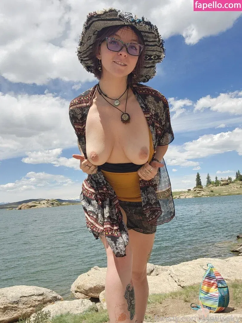 Mavissky Onlyfans Photo Gallery 