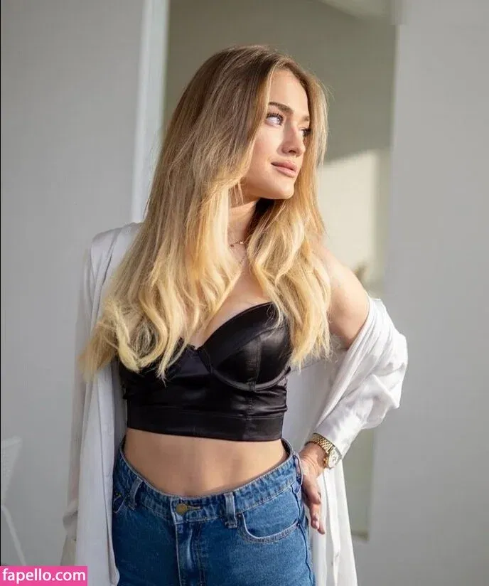 Mimi Gwozdz Onlyfans Photo Gallery 