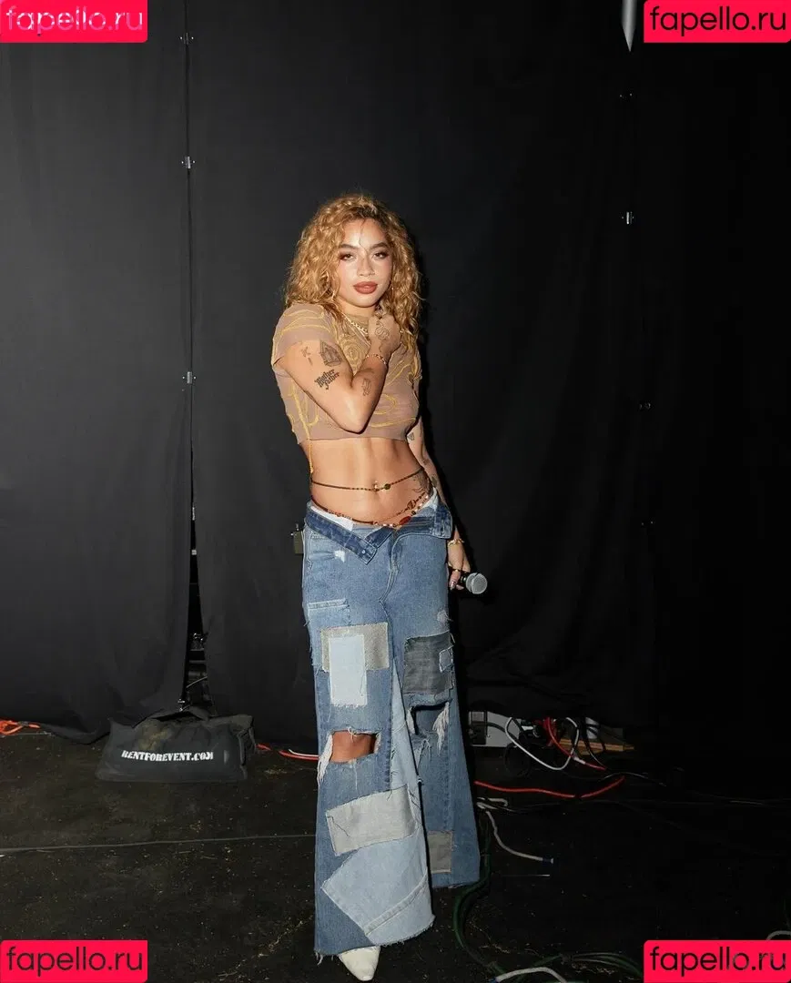 Kiana Ledé Onlyfans Photo Gallery 