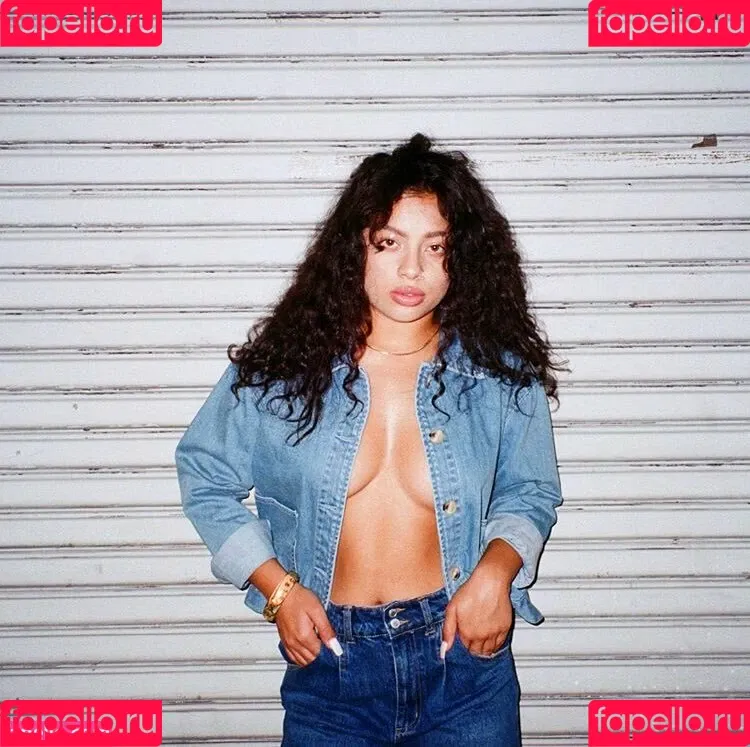 Kiana Ledé Onlyfans Photo Gallery 