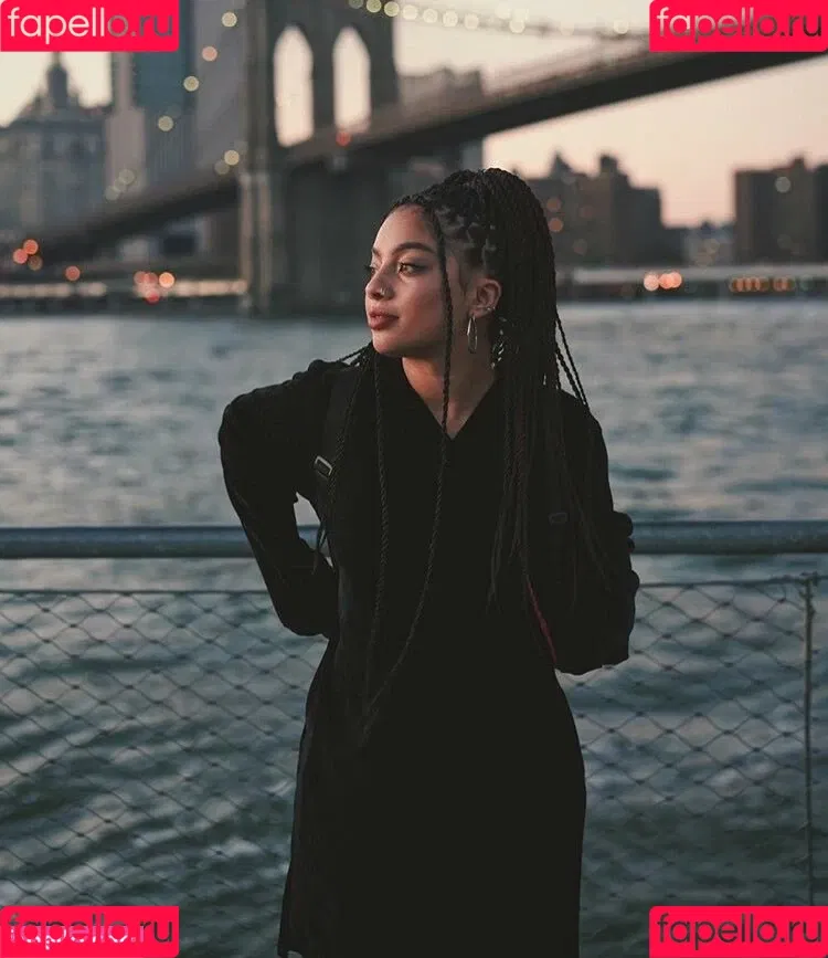 Kiana Ledé Onlyfans Photo Gallery 