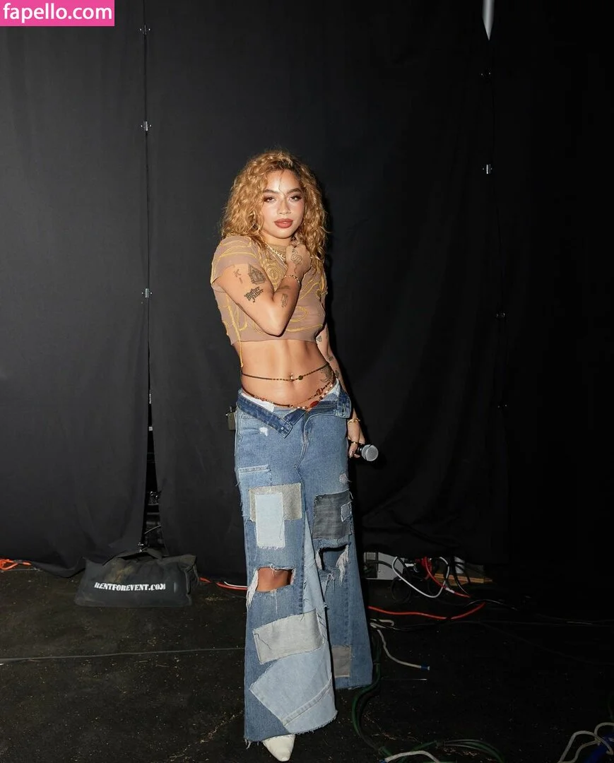 Kiana Ledé Onlyfans Photo Gallery 