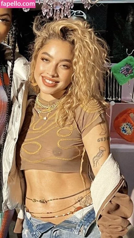 Kiana Ledé Onlyfans Photo Gallery 