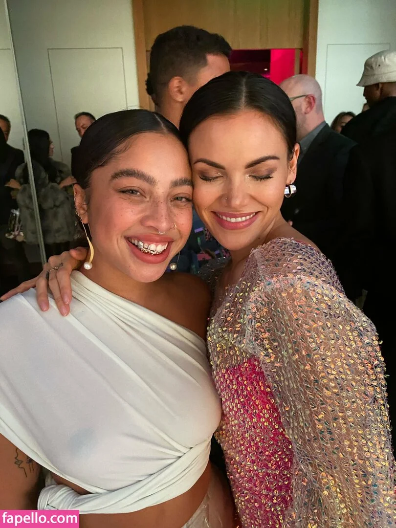 Kiana Ledé Onlyfans Photo Gallery 