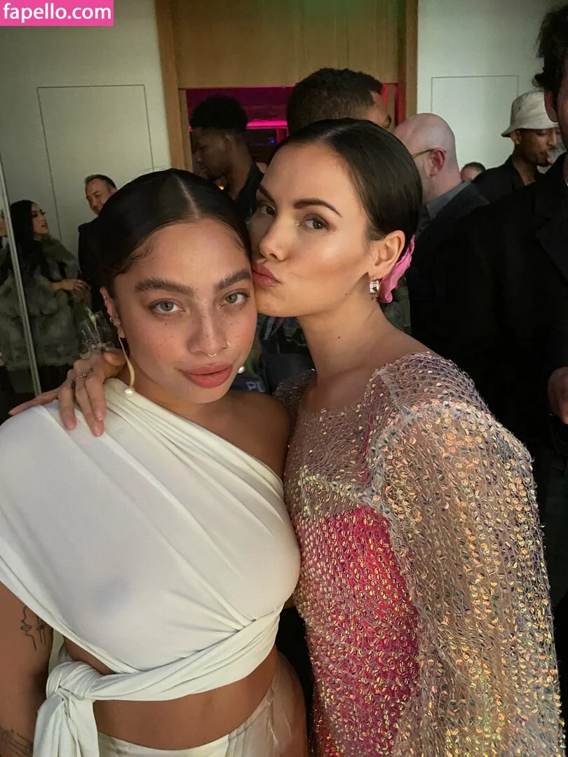 Kiana Ledé Onlyfans Photo Gallery 