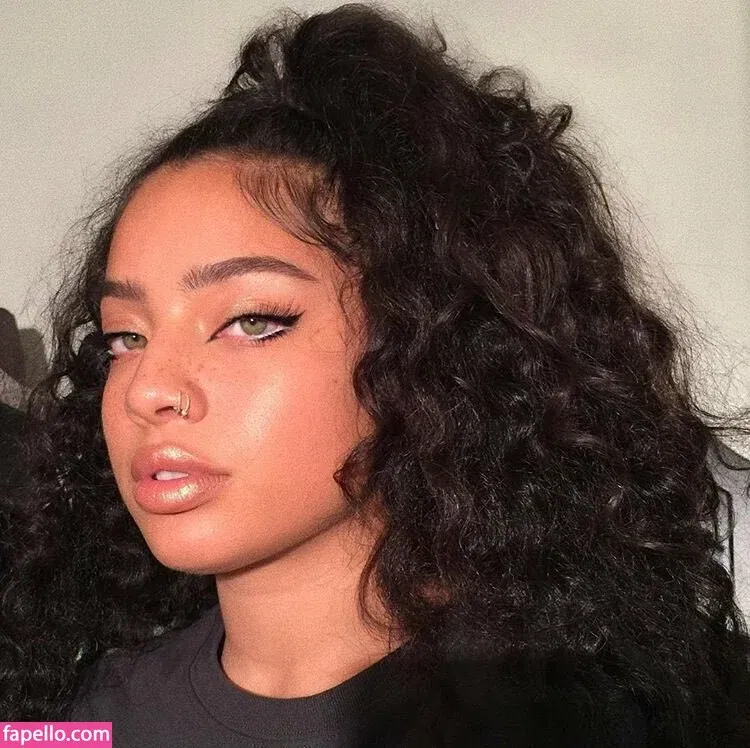 Kiana Ledé Onlyfans Photo Gallery 