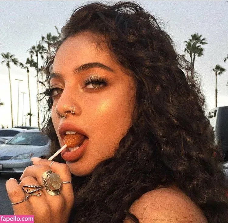 Kiana Ledé Onlyfans Photo Gallery 