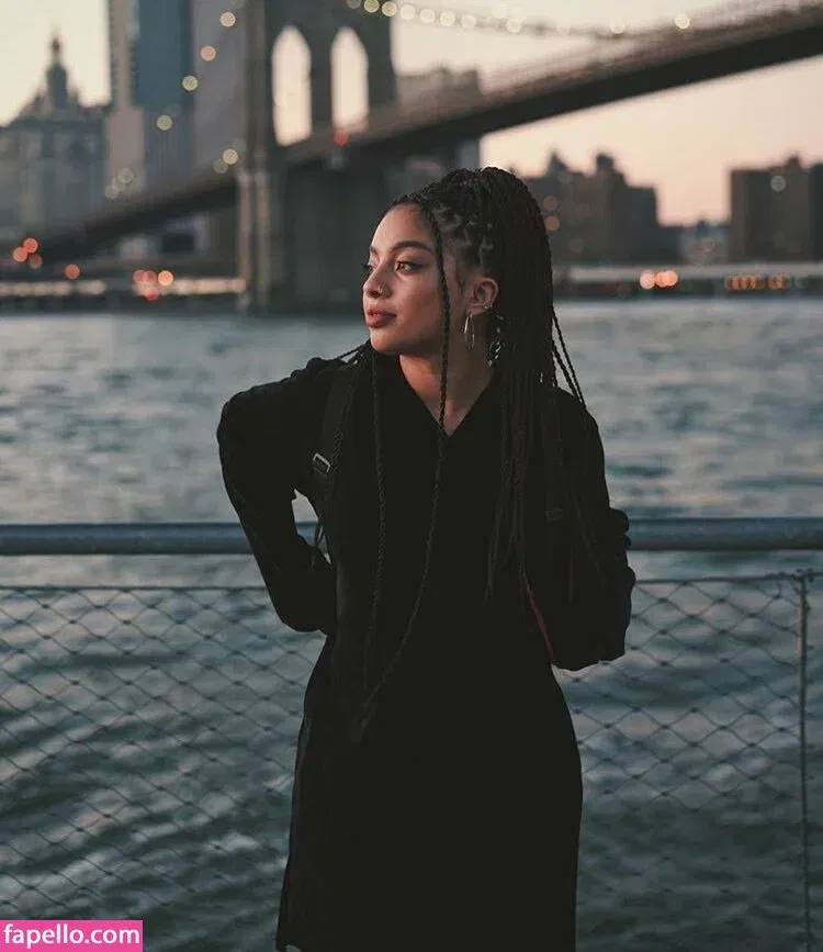 Kiana Ledé Onlyfans Photo Gallery 