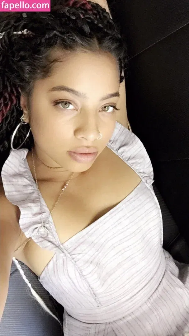 Kiana Ledé Onlyfans Photo Gallery 