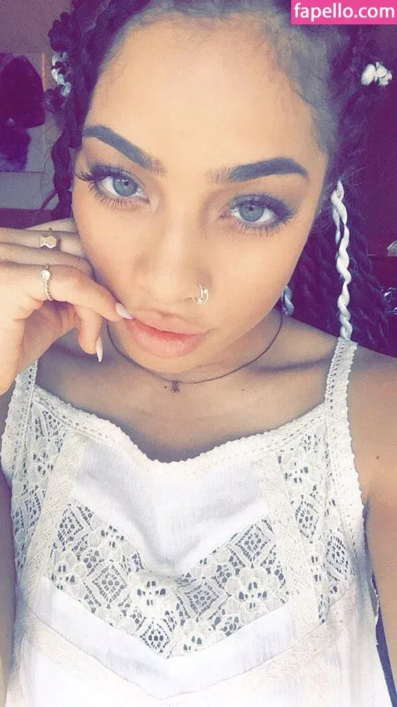 Kiana Ledé Onlyfans Photo Gallery 