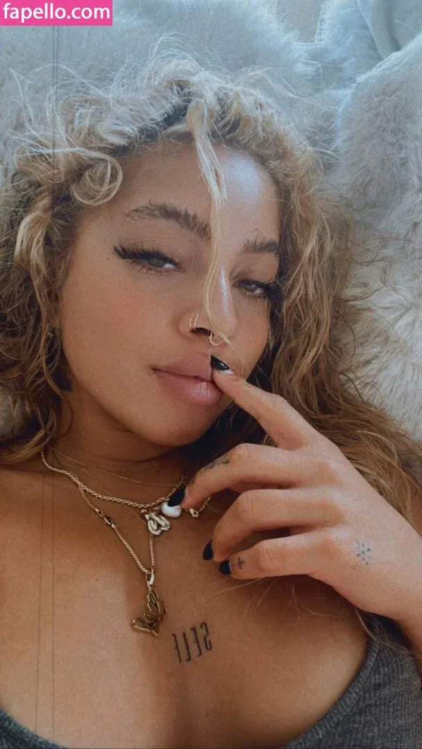 Kiana Ledé Onlyfans Photo Gallery 