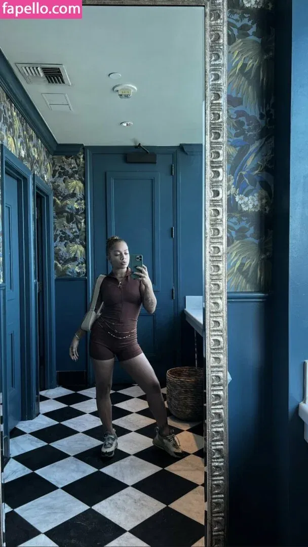 Kiana Ledé Onlyfans Photo Gallery 