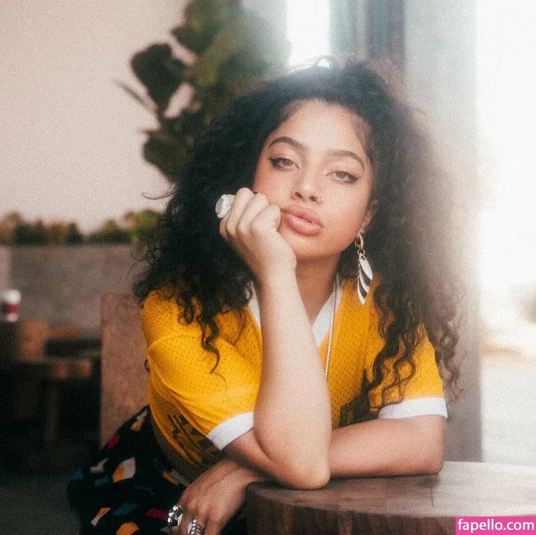 Kiana Ledé Onlyfans Photo Gallery 