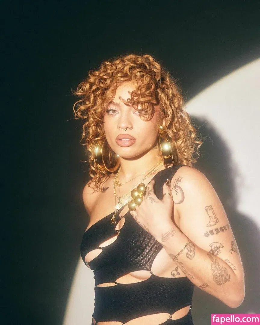 Kiana Ledé Onlyfans Photo Gallery 