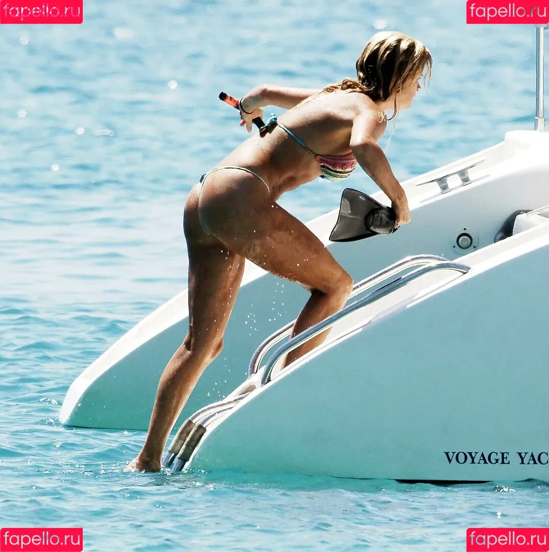 Rachel Hunter Onlyfans Photo Gallery 