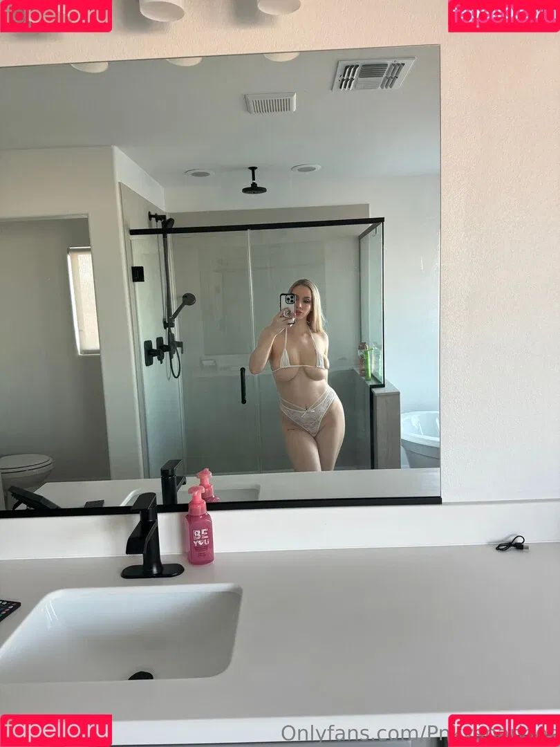Pnky Sparkles Onlyfans Photo Gallery 