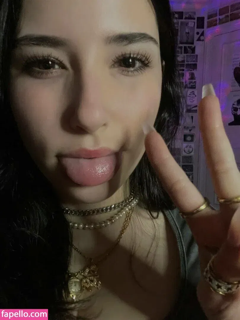 Pea Asmr Onlyfans Photo Gallery 