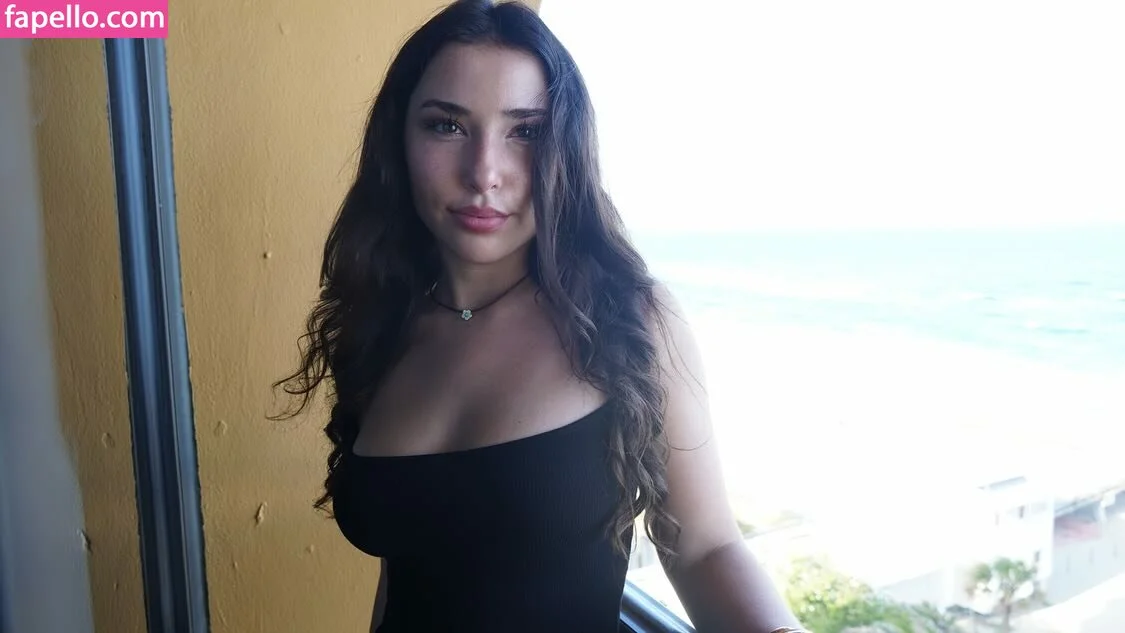 Pea Asmr Onlyfans Photo Gallery 