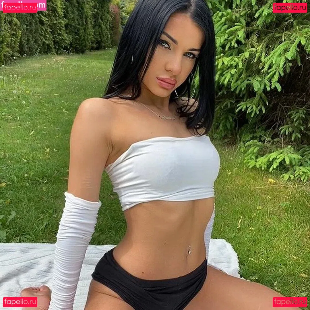 Pamela Borek Onlyfans Photo Gallery 