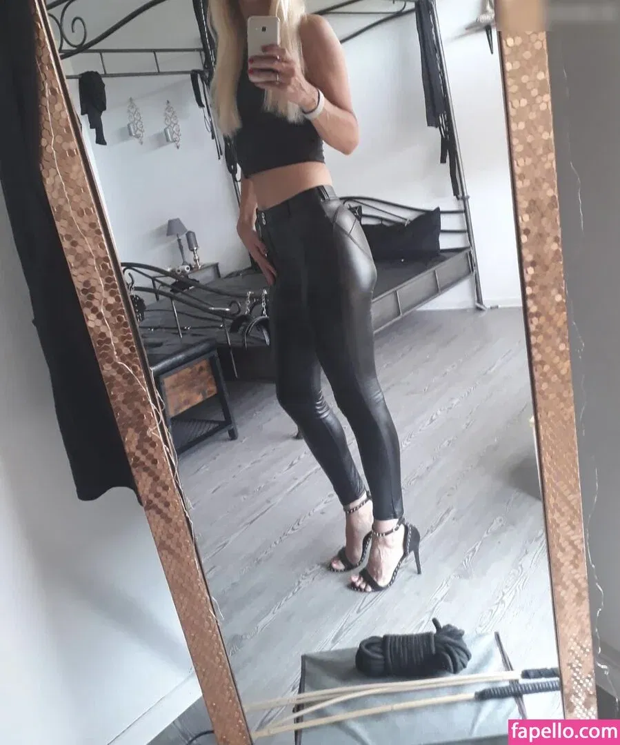 Izzy Cat Onlyfans Photo Gallery 