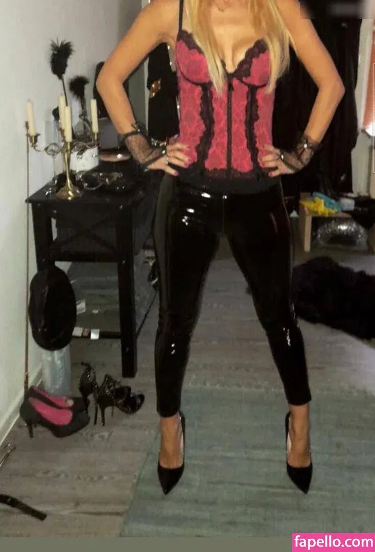 Izzy Cat Onlyfans Photo Gallery 