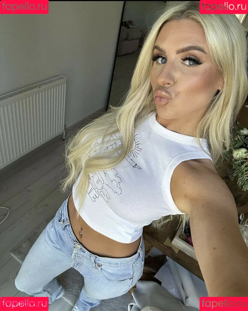 Chloe Burrows Onlyfans Photo Gallery 